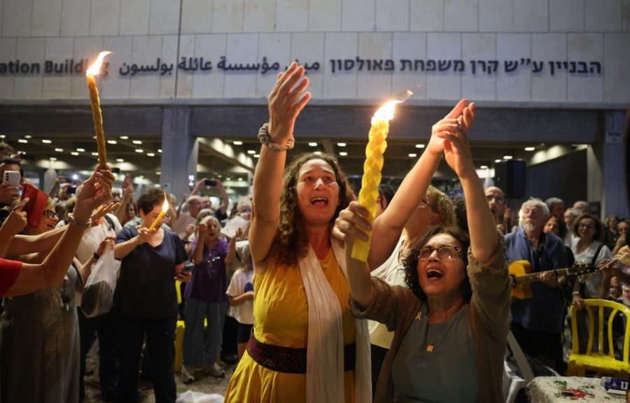 Reuters: Από στιγμή σε στιγμή η Χαμάς απελευθερώνει τους 20 ζωντανούς ομήρους