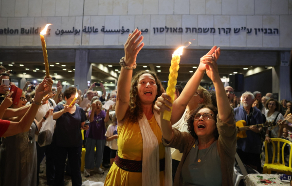 Reuters: Από στιγμή σε στιγμή η Χαμάς απελευθερώνει τους 20 ζωντανούς ομήρους