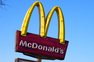 McDonald’s: Αγωγή ύψους 3,55 εκατ. δολαρίων - Υπάλληλοι έμειναν απλήρωτοι επειδή έκαναν διάλειμμα 30 λεπτών
