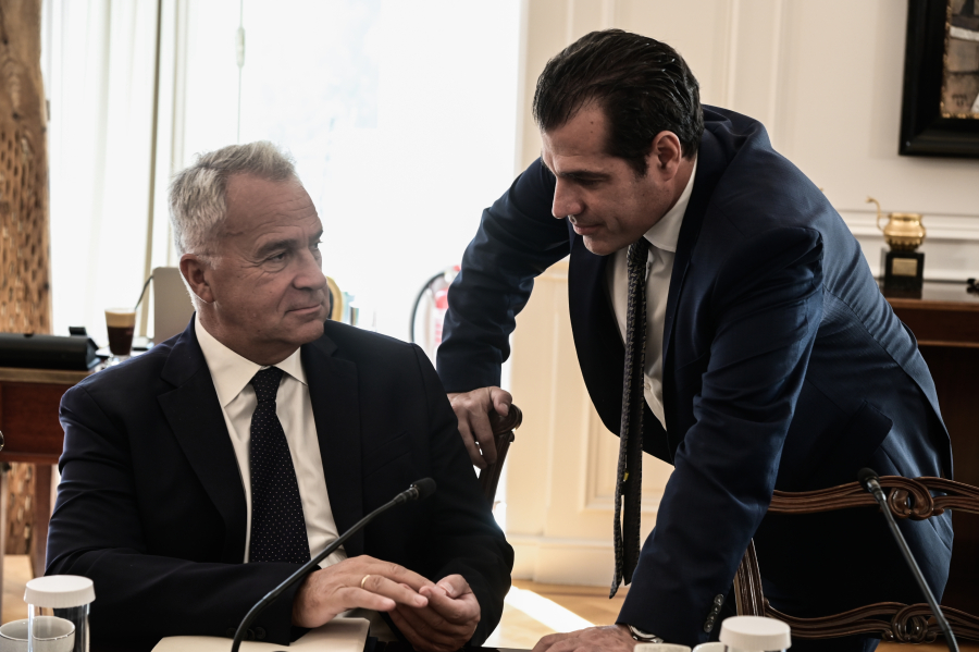 Η τελετή παράδοσης - παραλαβής στο υπ. Μετανάστευσης - Ο Πλεύρης διαδέχεται τον Βορίδη