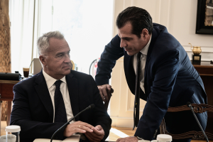 Η τελετή παράδοσης - παραλαβής στο υπ. Μετανάστευσης - Ο Πλεύρης διαδέχεται τον Βορίδη