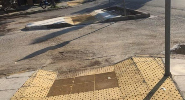 Θεσσαλονίκη: 'Ερχονται «δαγκάνες» σε όσους παρκάρουν σε ράμπες ΑμΕΑ και πεζόδρομους