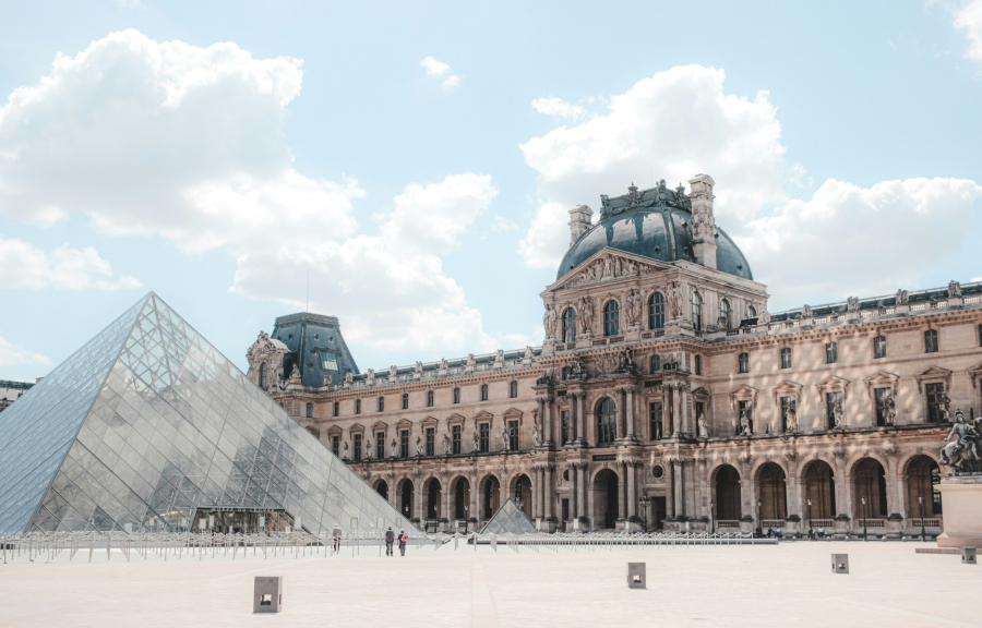 Ληστεία στο Λούβρο: Δύο συλλήψεις - Πώς τους έπιασαν