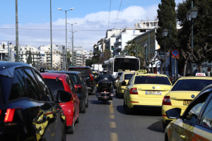 Καραμπόλα τεσσάρων αυτοκινήτων στο Ψυχικό – Κυκλοφοριακό κομφούζιο στην Κηφισίας