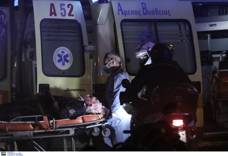 Καταθέτει ο αστυνομικός που ξυλοκοπήθηκε στη Νέα Σμύρνη: «Υπήρξε απόπειρα ανθρωποκτονίας» (vid)