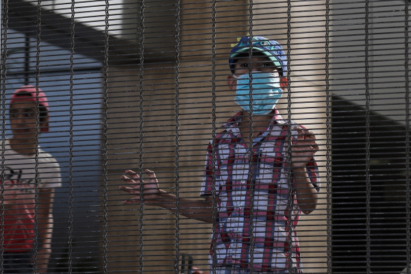 Επεισόδια στα Καμένα Βούρλα, ξεσηκώθηκαν ασυνόδευτα προσφυγόπουλα λόγω πολιορκίας των κατοίκων