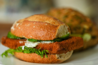 25η Μαρτίου: Συνταγή για burger και σουβλάκι μπακαλιάρου