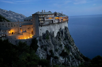 Άγιο Όρος: Να δώσει τα ονόματα των αντιεμβολιαστών που καταγγέλλει καλείται ο αρχιμανδρίτης Βαρθολομαίος