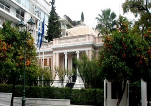 «Δεν έχει ληφθεί απόφαση για έκδοση ομολόγου του ελληνικού Δημοσίου»