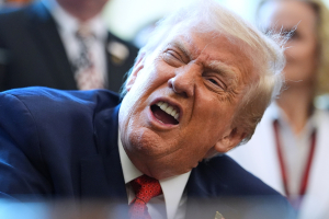 Τραμπ χαλαρώνει τους περιορισμούς για τη μαριχουάνα - «Με ικέτευαν να το κάνω»