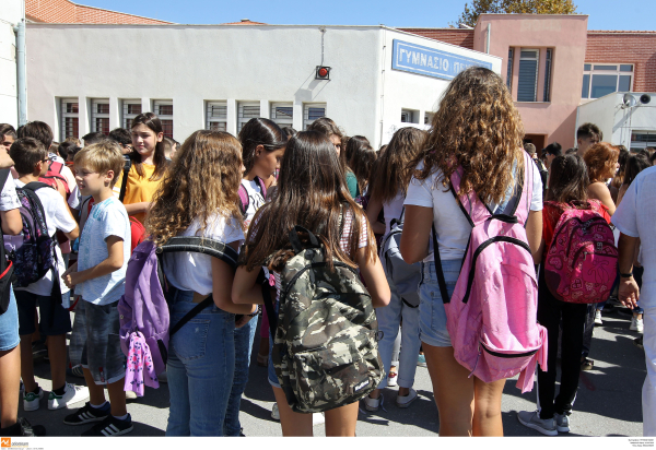 Πρώτο κουδούνι με χιλιάδες κενά στα σχολεία - Με το σταγονόμετρο οι αναπληρωτές στις τάξεις