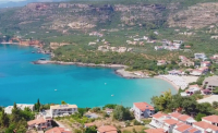 Η παραλία που αποκαλείται το «Μαϊάμι» της Μάνης
