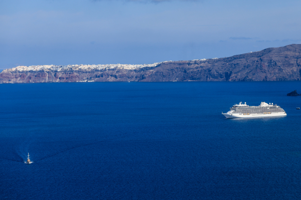 Tax Inspectors Net "Big Catches" on Santorini’s Day Cruise Boats