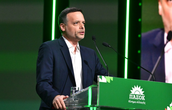 «Πλατφόρμα» Δούκα στο Συνέδριο του ΠΑΣΟΚ: «Καμία συγκυβέρνηση με τη ΝΔ, με κανέναν αρχηγό της»