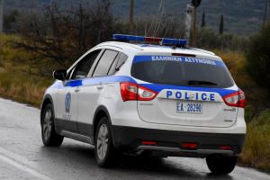 Συναγερμός στον Βόλο - Άνδρας σε αμόκ απειλούσε ότι θα αυτοκτονήσει (Φωτό)