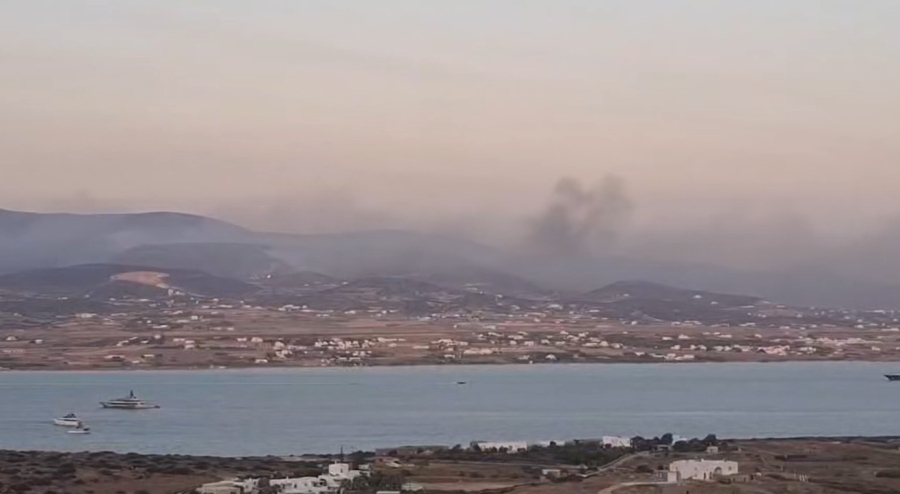 Φωτιά στην Πάρο: Δύο τα μεγάλα μέτωπα - Ολονύχτια μάχη με τις φλόγες (Εικόνες - Βίντεο)