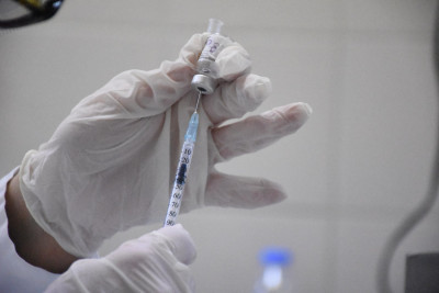 Παγώνη: Γιατί δεν σταματάμε τη χορήγηση του εμβολίου της AstraZeneca