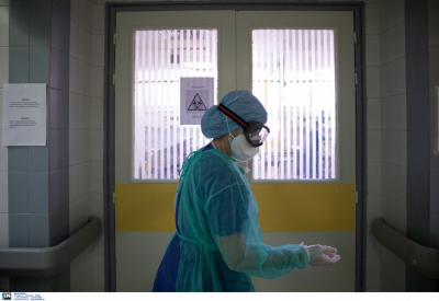 Συγκλονιστική μαρτυρία νοσηλεύτριας: Έχει εμβολιαστεί εδώ και 3,5 μήνες, κόλλησε κορονοϊό και της χορηγείται οξυγόνο (βίντεο)