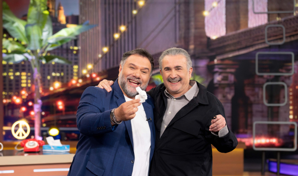 The2NightShow: Ο Λάκης Λαζόπουλος καλεσμένος του Γρηγόρη Αρναούτογλου