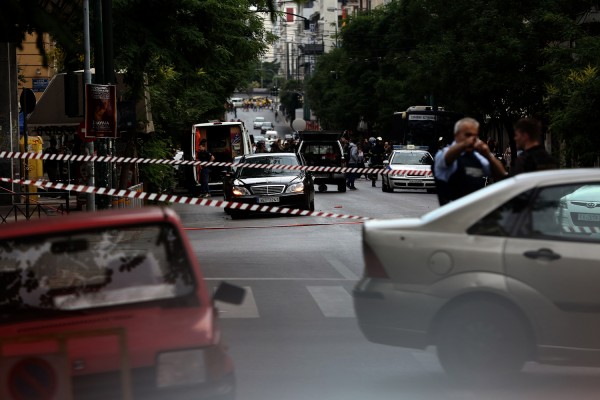 «Πόλεμος» ΝΔ-ΣΥΡΙΖΑ μετά το τρομοκρατικό χτύπημα στον Παπαδήμο