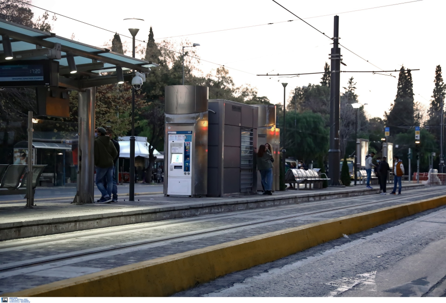 Μέσα μεταφοράς: Πώς θα κινηθούν λεωφορεία, ηλεκτρικός, μετρό και τραμ παραμονή και ανήμερα Πρωτοχρονιάς 2023