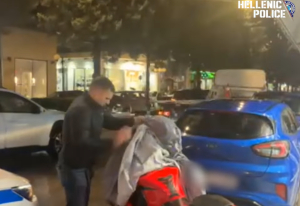 Χειροπέδες σε 22χρονο οδηγό μηχανής για επικίνδυνη οδήγηση και κόντρες - Τον «έκαψαν» τα social media