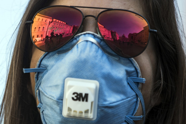 Κορονοϊος: Κλείνουν τα μαγαζιά στην Αυστρία, κλείνει τα σύνορα η Ουκρανία