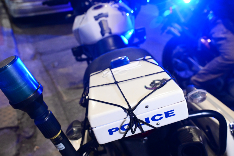 Βόλος: Επίθεση με μαχαίρι σε θαμώνες καφετέριας - Ανθρωποκυνηγητό για τη σύλληψη των δραστών