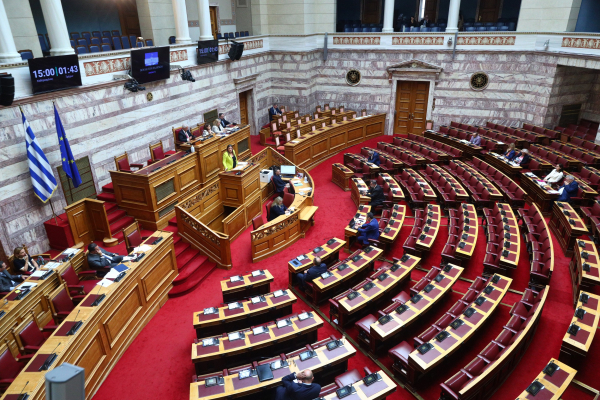 Αμετάβλητο παραμένει το πολιτικό σκηνικό - Ζητείται αντιπολίτευση ικανή να κυβερνήσει