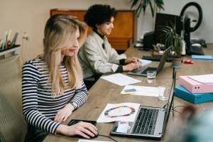 Women Outnumber Men in Science and Technology Jobs Across Much of Greece, Eurostat Data Show