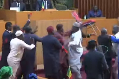 Κοινοβούλιο Σενεγάλης: Ποινή φυλάκισης σε βουλευτές μετά από άγριο καβγά, πέταξαν καρέκλα σε έγκυο