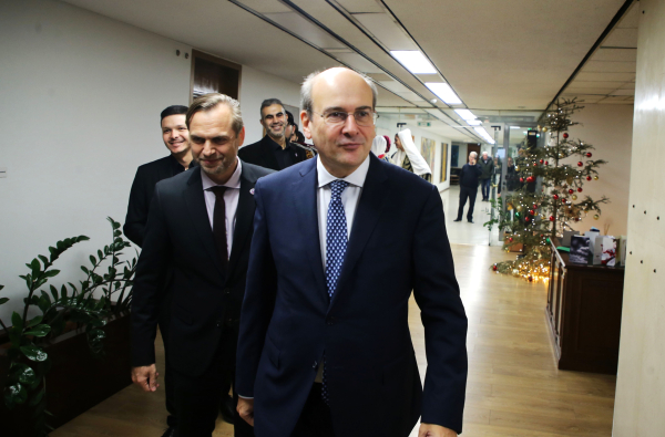 Συμπληρωματικός φόρος έως 15% στις πολυεθνικές επιχειρήσεις και μεγάλους ομίλους