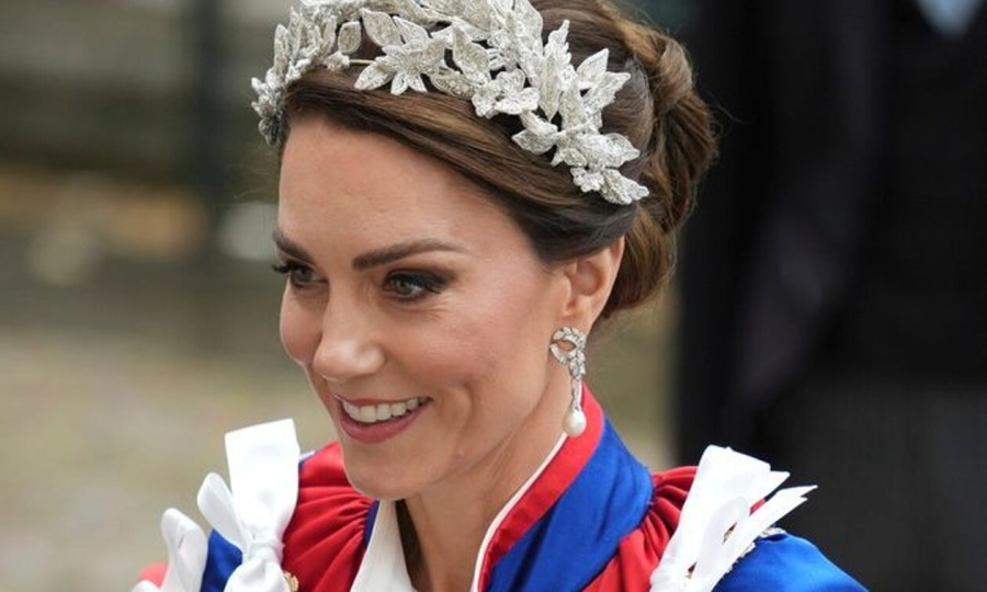 Απαστράπτουσα η Κέιτ Μίντλετον, πώς τίμησε τη Νταϊάνα στη στέψη