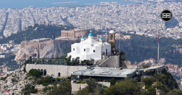 Άγιος Γεώργιος Λυκαβηττού: Το εμβληματικό εκκλησάκι της Αθήνας όπως δεν το έχετε ξαναδεί (drone βίντεο)