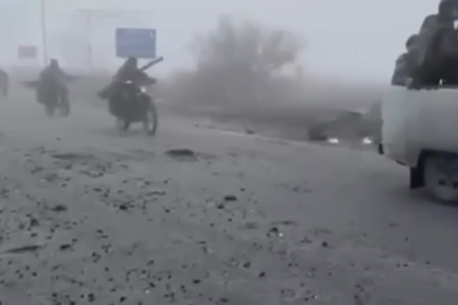 Ουκρανία: Ρώσοι στρατιώτες εισέβαλαν στο Ποκρόφσκ σαν πρωταγωνιστές του «Mad Max» (Βίντεο)