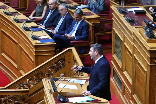 Μετωπική Μητσοτάκη – Ανδρουλάκη για την ακρίβεια στη Βουλή
