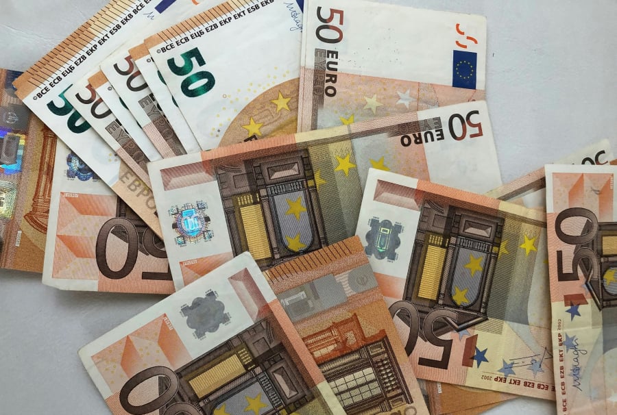 Αρνητικό πρόσημο στις καταθέσεις του ιδιωτικού τομέα τον Απρίλιο - Ξαφνικό φρένο και στις χορηγήσεις δανείων