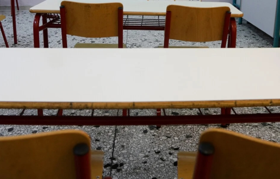 Σέρρες: Καθηγήτρια κατηγορείται ότι φίμωσε μαθητή με χαρτοταινία και έδωσε εντολή να τον δέσουν