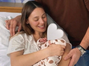 Γέννησε η Άννα Κορακάκη - Οι τρυφερές φωτογραφίες με τη νεογέννητη κόρη της