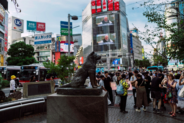 Τόκιο: Άγνωστοι έκλεψαν βαλίτσες με πάνω από 2 εκατ. ευρώ σε πολυσύχναστο δρόμο