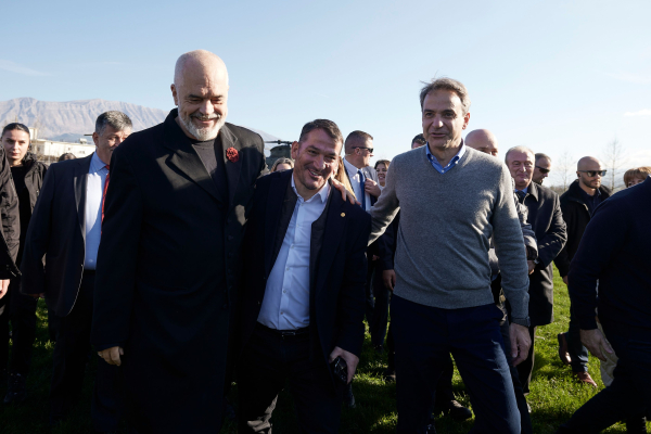 Αλβανία: Συγκινημένος ο Μητσοτάκης σε Δερβιτσάνη και Λειβαδιά, «Να θεωρείτε δεδομένη τη στήριξη της ελληνικής πολιτείας»