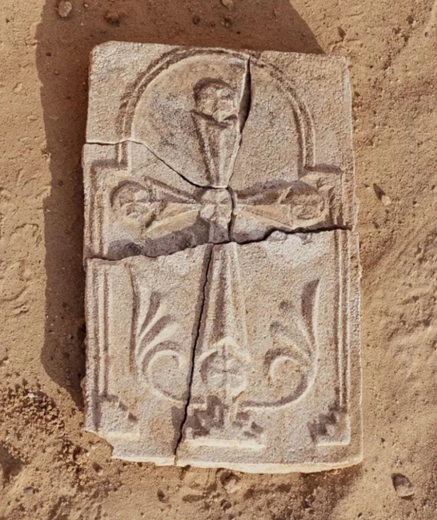 Άμπου Ντάμπι: Αρχαιολόγοι ανακάλυψαν χριστιανικό σταυρό 1.400 ετών