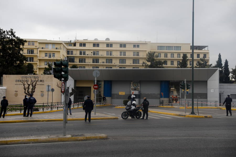 Πόλεμος Ισραήλ - Ιράν: Έκτακτη σύσκεψη στο Υπουργείο Άμυνας υπό τον Νίκο Δένδια