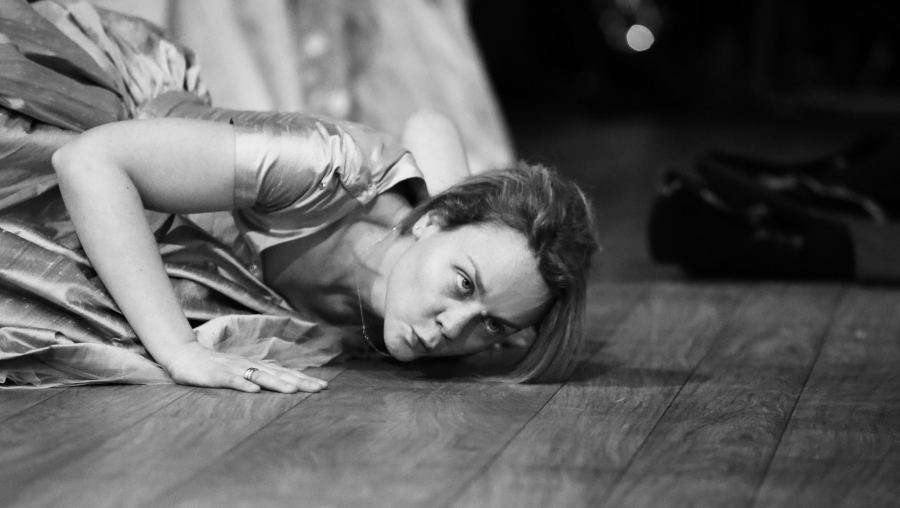 «Όσα Παίρνει Ο Άνεμος»: 20+1 «κλικ» από τις τελευταίες πρόβες πριν την πρεμιέρα