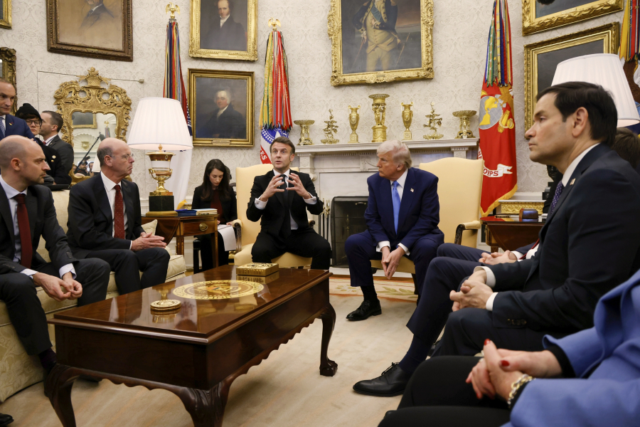 Τραμπ: Ο πόλεμος θα τελειώσει σε εβδομάδες αν είμαστε έξυπνοι - Η αναφορά στην Ελλάδα και η ένσταση Μακρόν