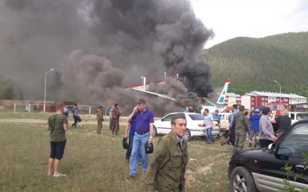 Ρωσία: Δύο νεκροί και 19 τραυματίες μετά την αναγκαστική προσγείωση επιβατικού αεροσκάφους