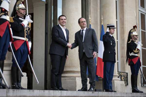Αναγκαία η ολοκλήρωση της συμφωνίας την ερχόμενη εβδομάδα, συμφώνησαν Τσίπρας - Ολάντ