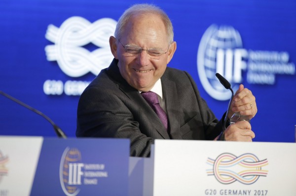 «Χρησμός» Σόιμπλε για νέο πρόγραμμα βοήθειας