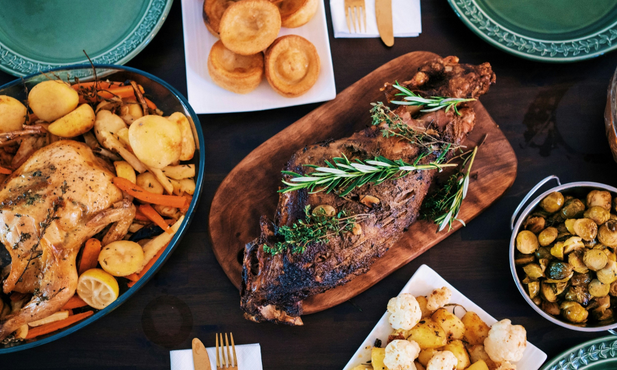 Χριστουγεννιάτικο τραπέζι: Από τον κόκορα στην γαλοπούλα - Τι θα περιλαμβάνει φέτος