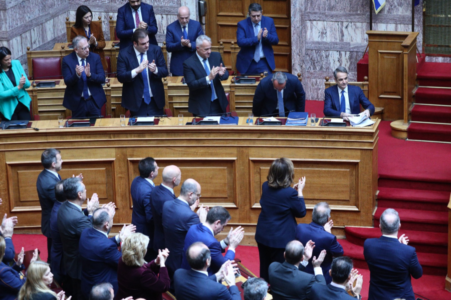 Πλακιάς: «Ένιωσα οργή με τους βουλευτές να χειροκροτούν πάνω σε 57 θύματα»